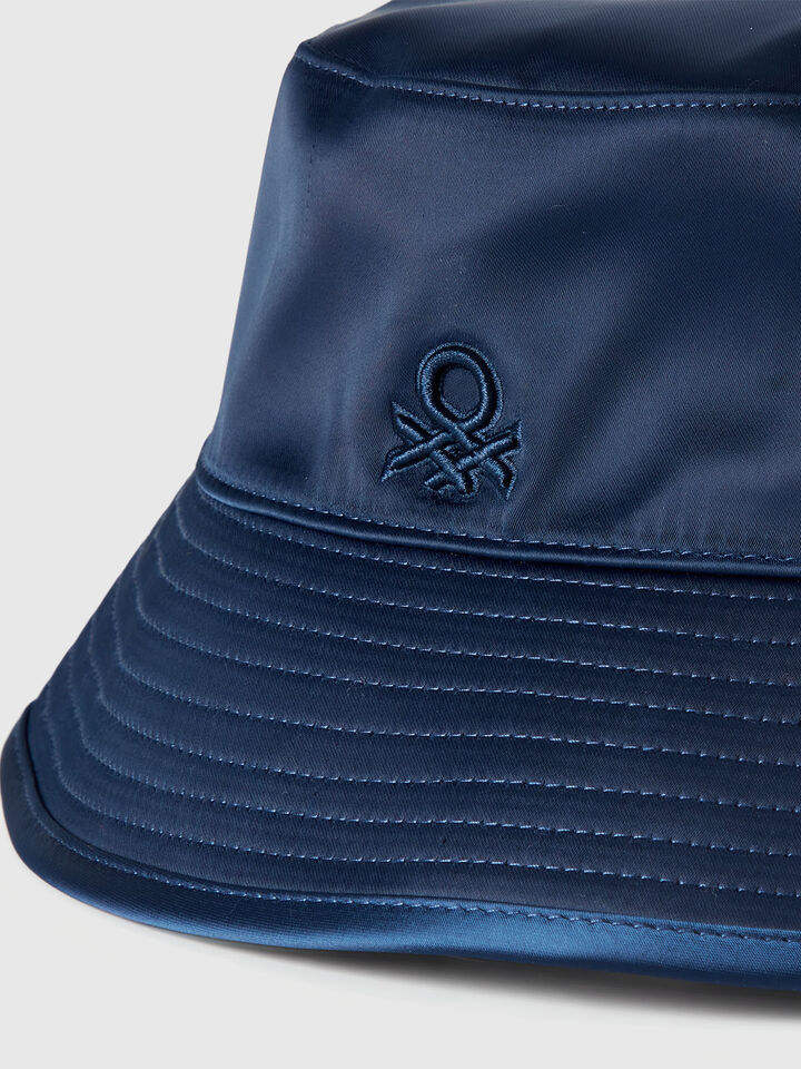 HAT Femme image number 3